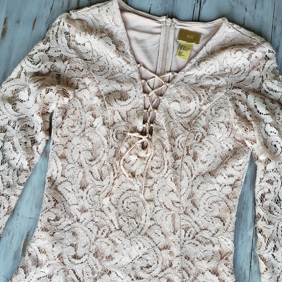 Gorgeous lace blush long sleeve short dress - Picture 2 of 3